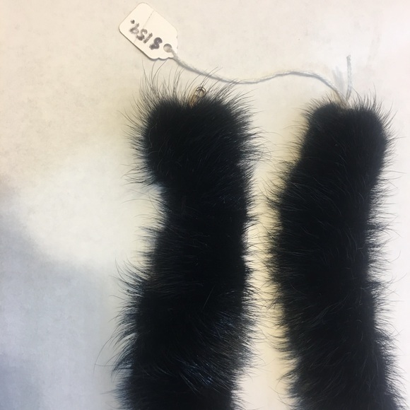 Black Mink Bracelet & Earrings - Picture 4 of 6